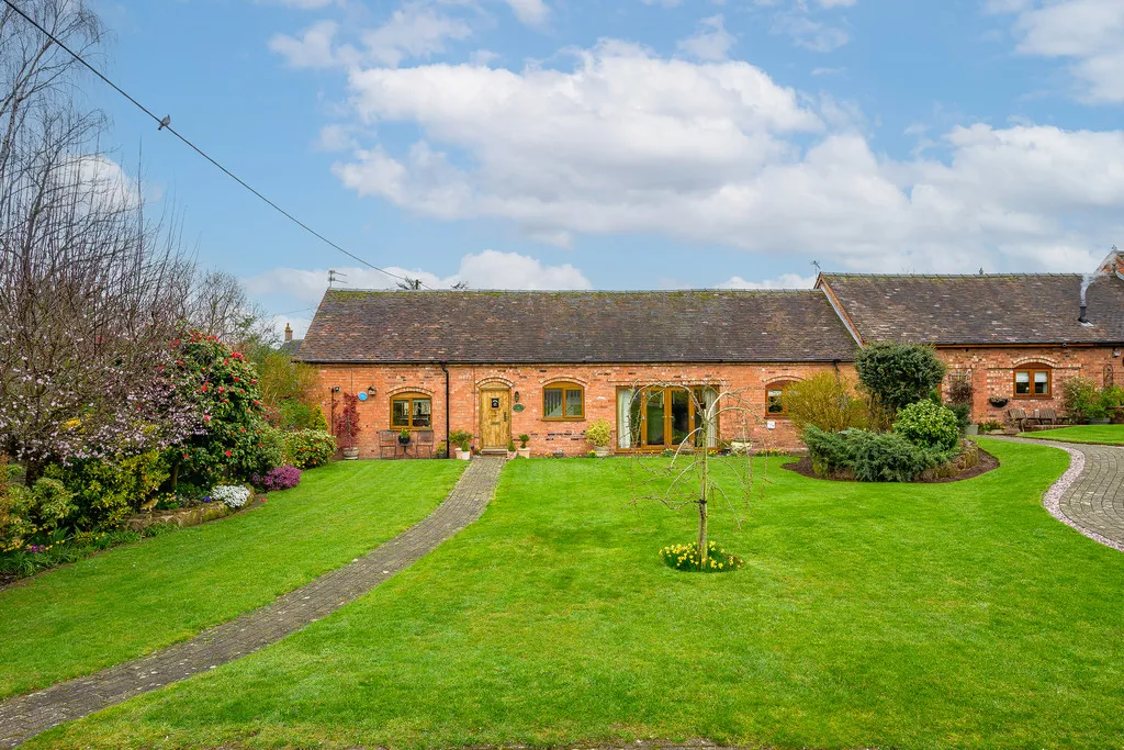 3 bed barn conversion for sale, Field Aston, Newport