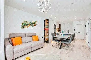 Finchley Road, London, NW3, photo 13