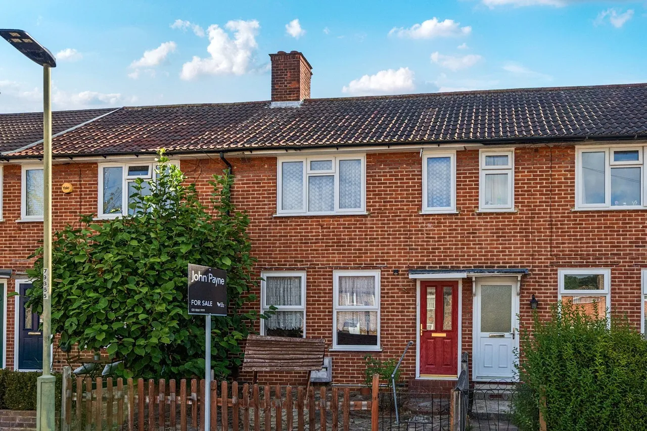 2 bed house for sale — Beaconsfield Road, SE9