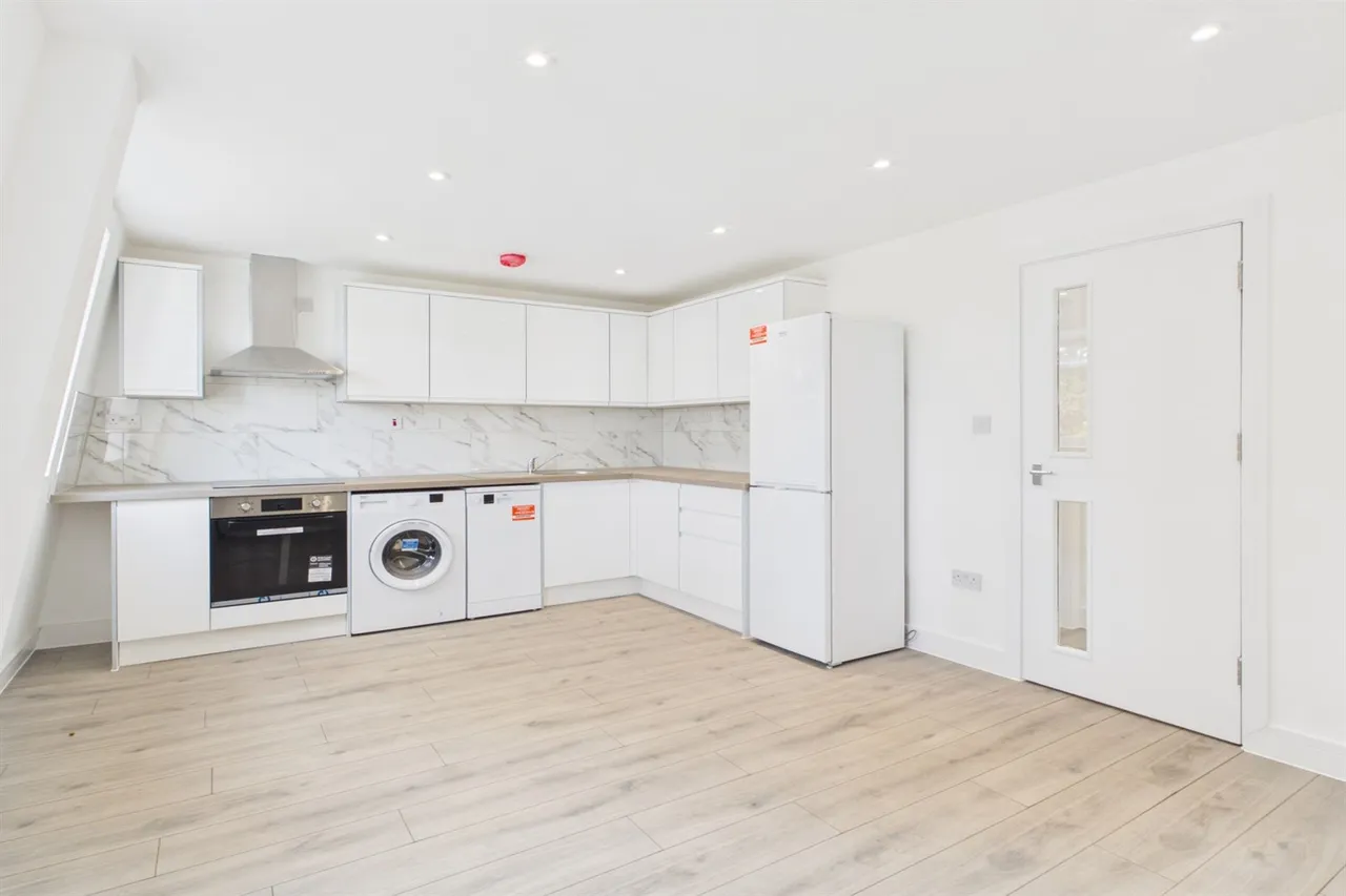 2 bed flat for sale — 80A Madeira Road, London, SW16 2DE