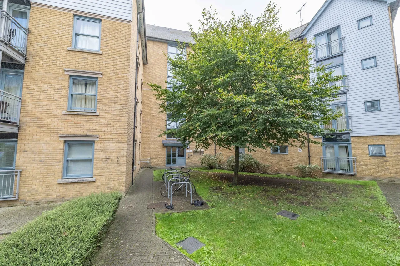1 bed flat for sale, Bingley Court, Canterbury, CT1