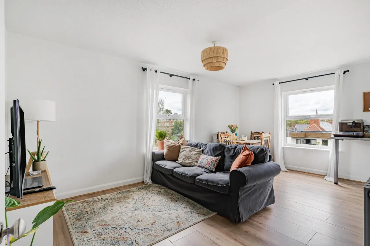 1 bed flat for sale — Paxton Road, London