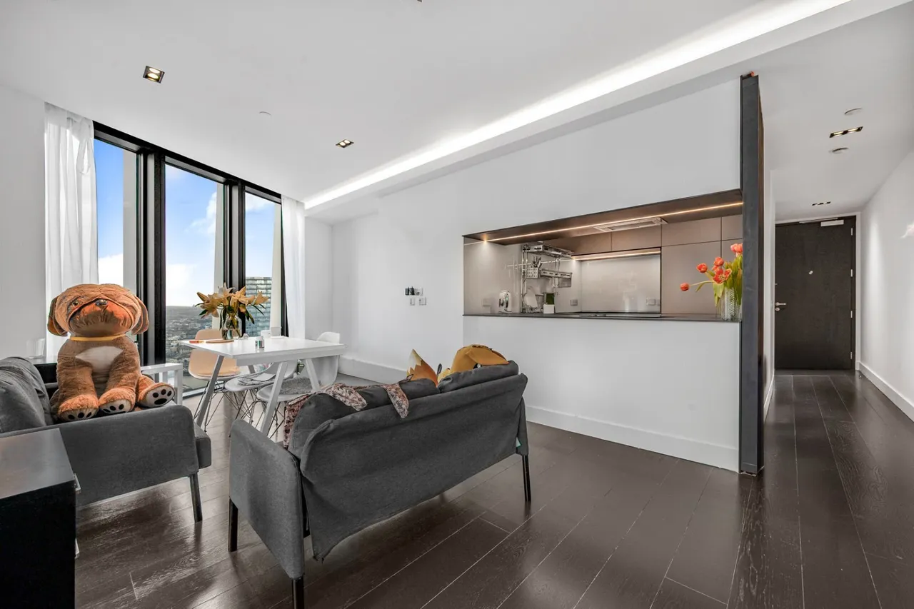 2 bed flat for sale, Marsh Wall, London, E14
