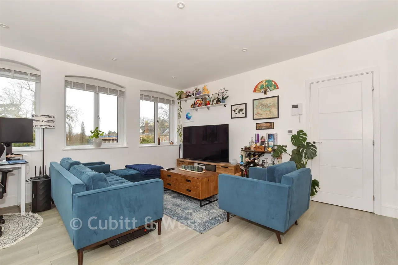 North Street, Horsham, RH12, photo 3