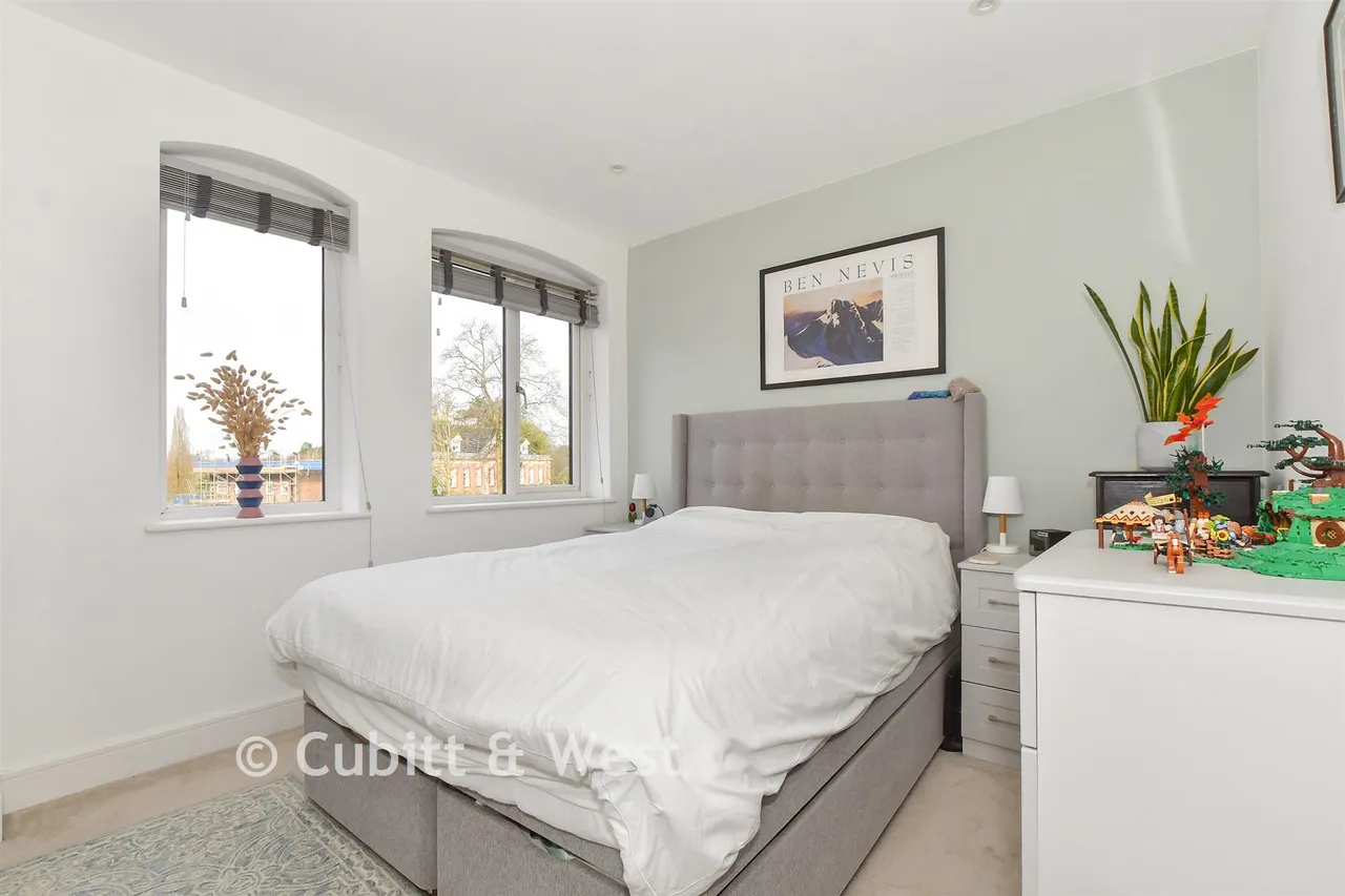 North Street, Horsham, RH12, photo 6
