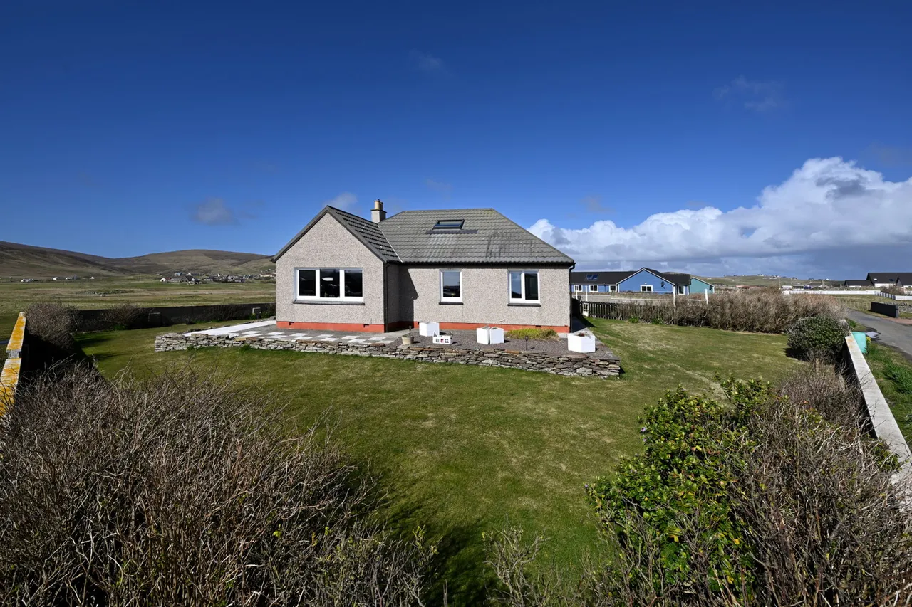 3 bed house for sale — Burnsbrake, Cunningsburgh, Shetland, ZE2 9HF