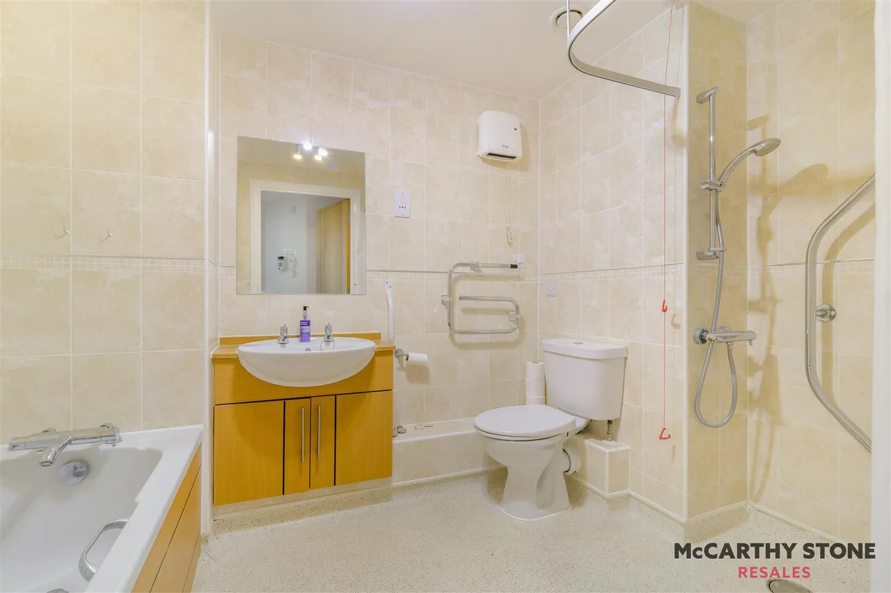 Victoria Road, Malvern, WR14, photo 8