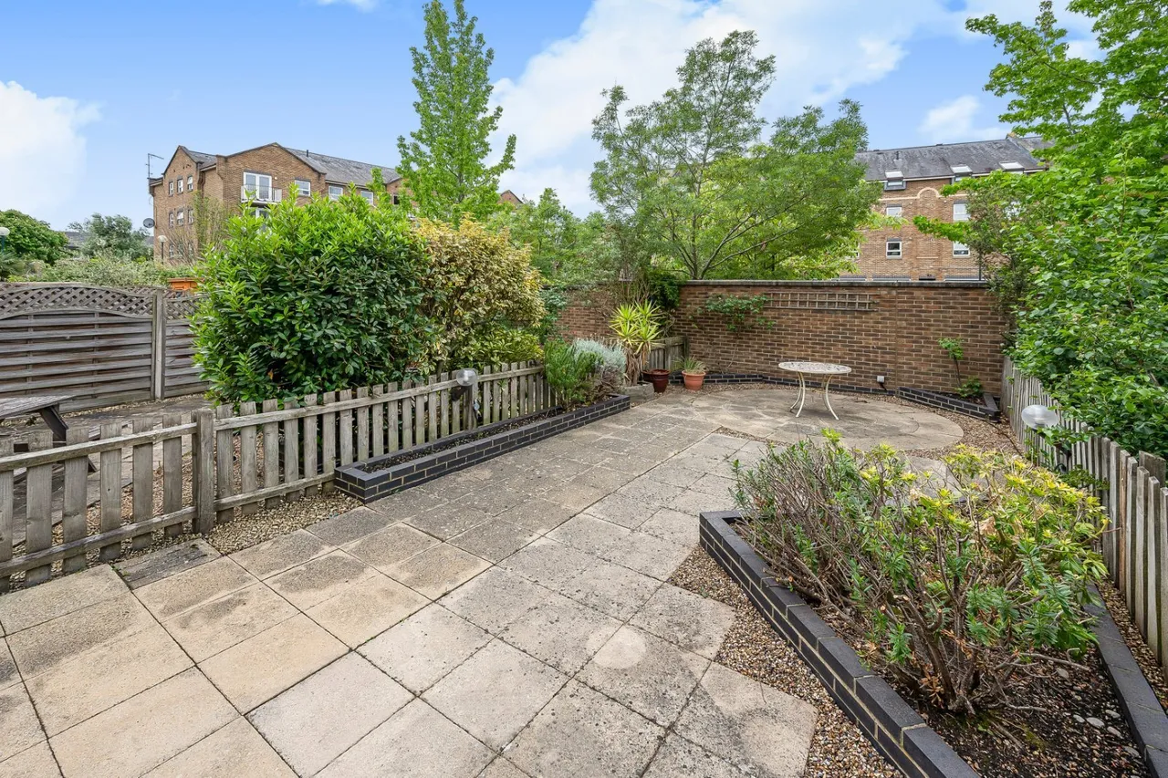 Schooner Close, London, E14, photo 13