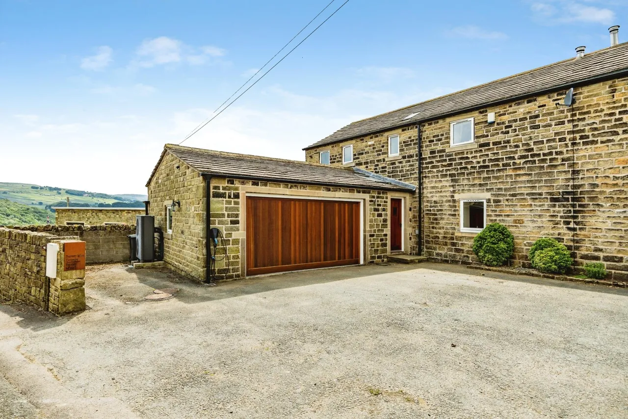 3 bed house for sale, Saddleworth Road, Halifax, HX4