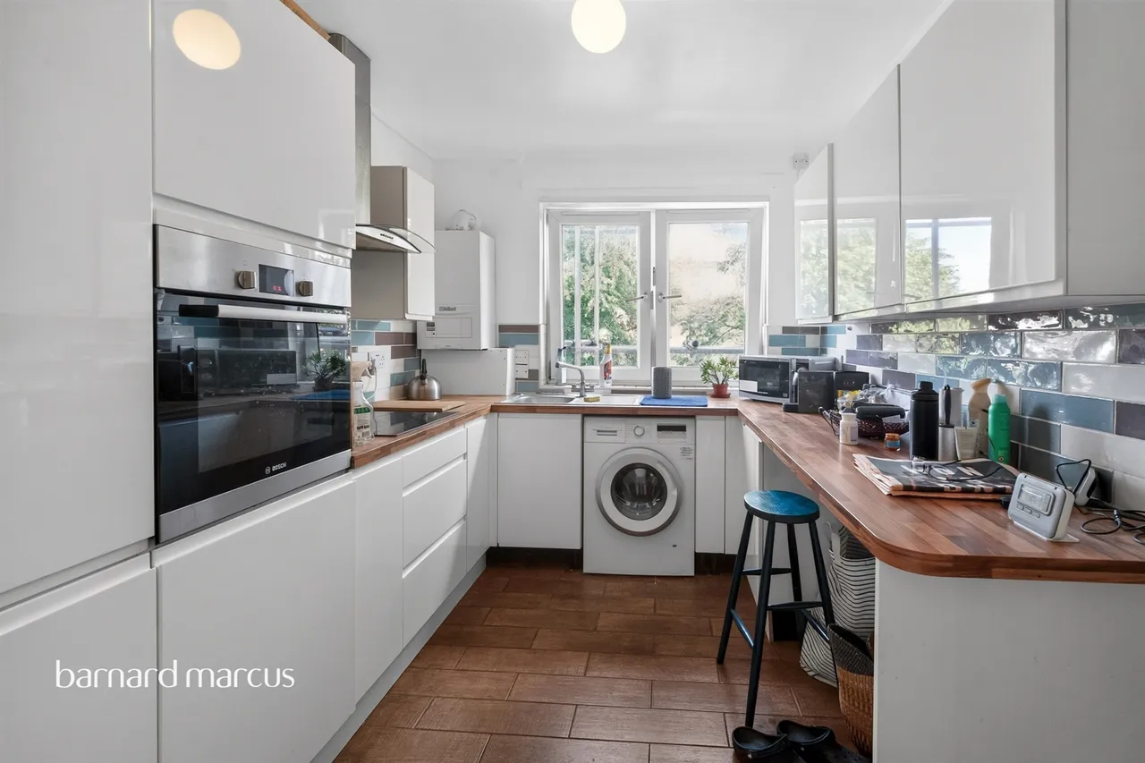 Binfield Road, London, photo 2