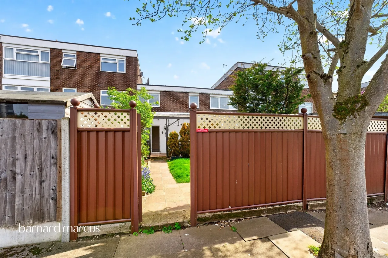 3 bed house for sale, Swan Lane, London, N20