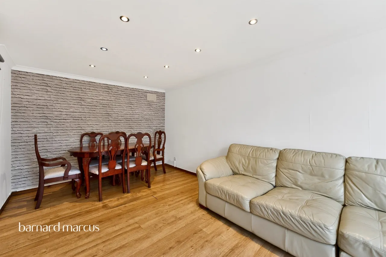 Swan Lane, London, N20, photo 8