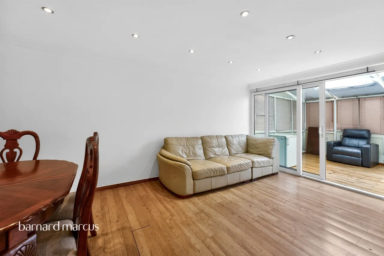 Swan Lane, London, N20, photo 2