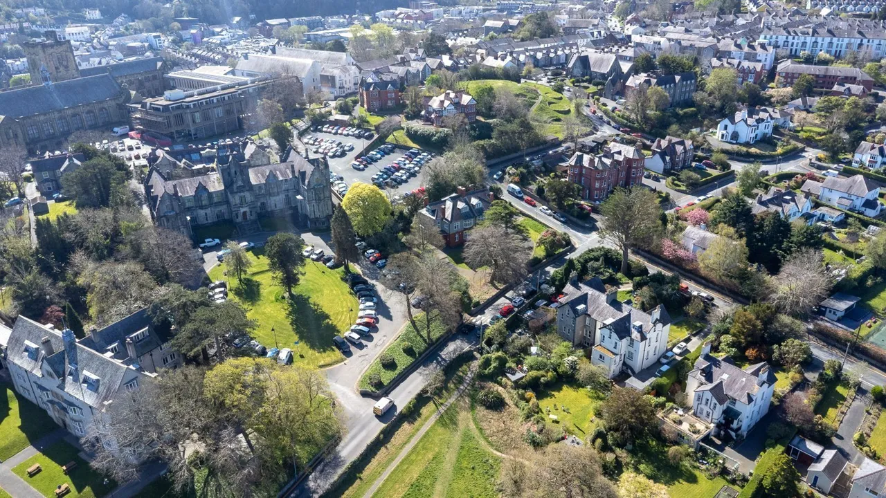 Siliwen Road, Bangor, LL57, photo 4