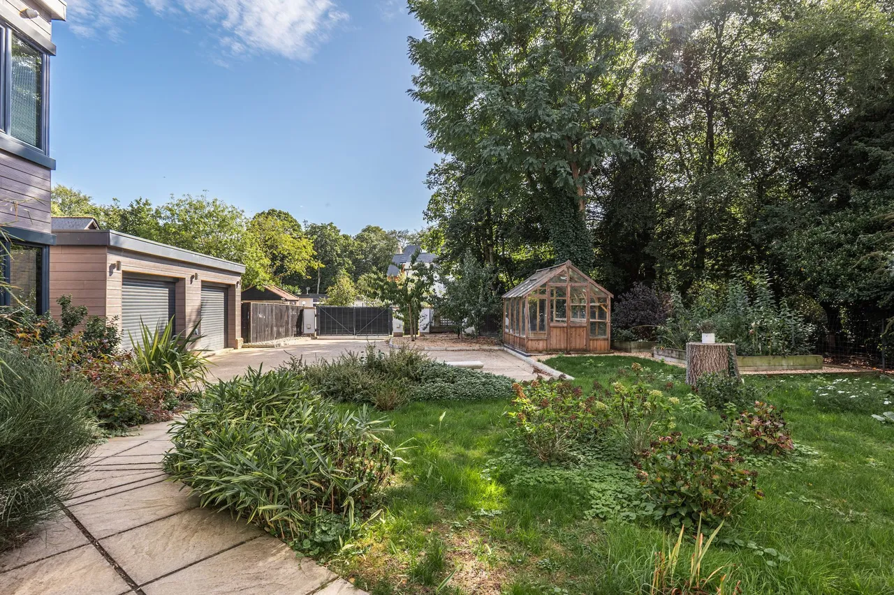 Stunning Contemporary Home in Norwich, photo 15