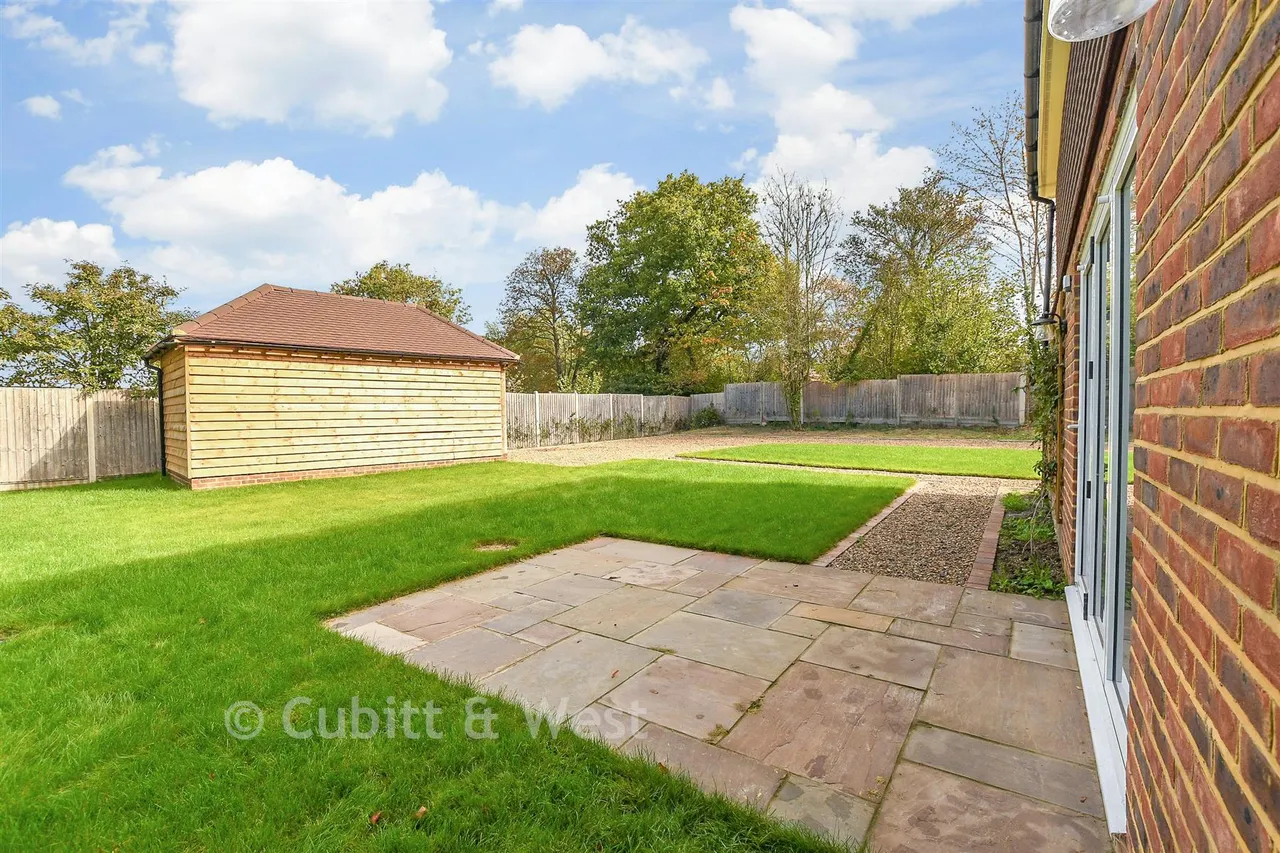 Sachel Court Drive, Alfold, GU6, photo 26