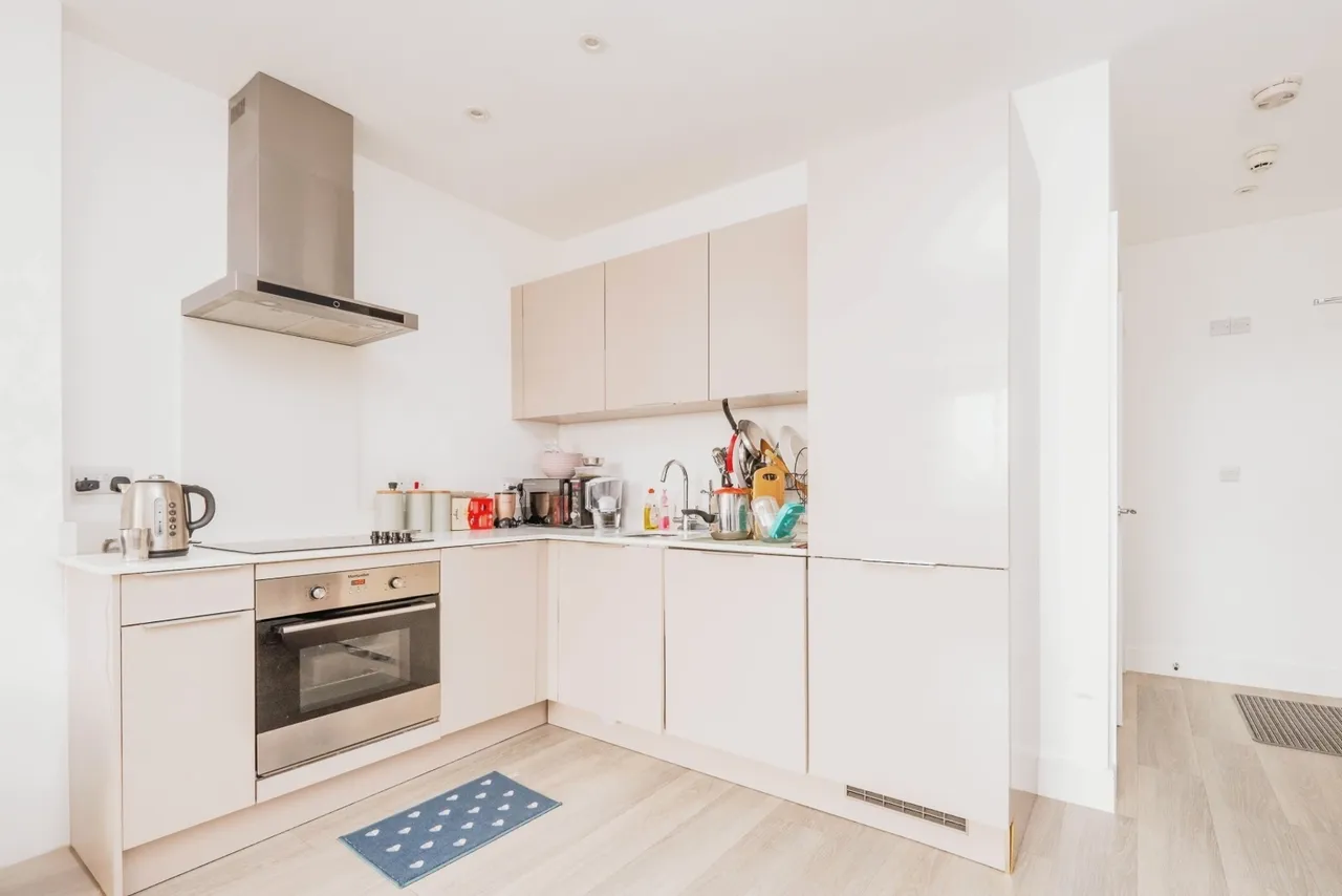 North Street, Horsham, RH12, photo 2