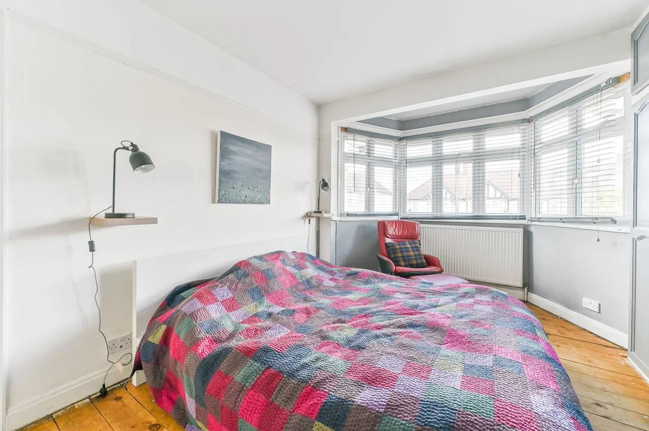 32 Hartland Way, Morden, photo 11