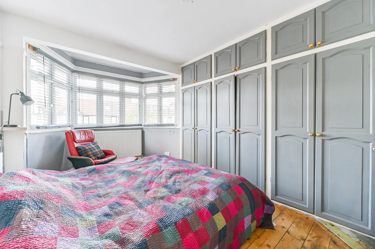 32 Hartland Way, Morden, photo 6