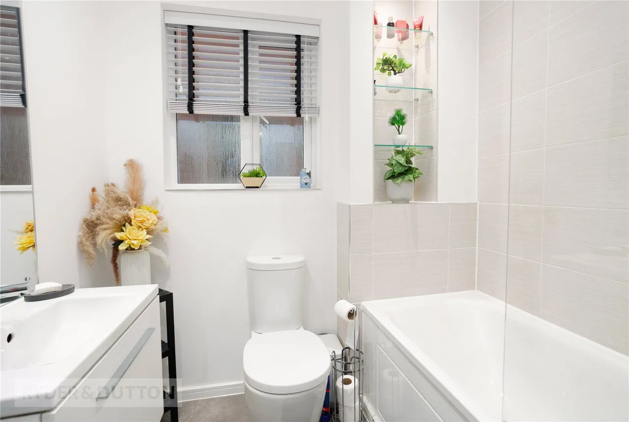 Moor Farm Close, Chadderton, OL9, photo 18