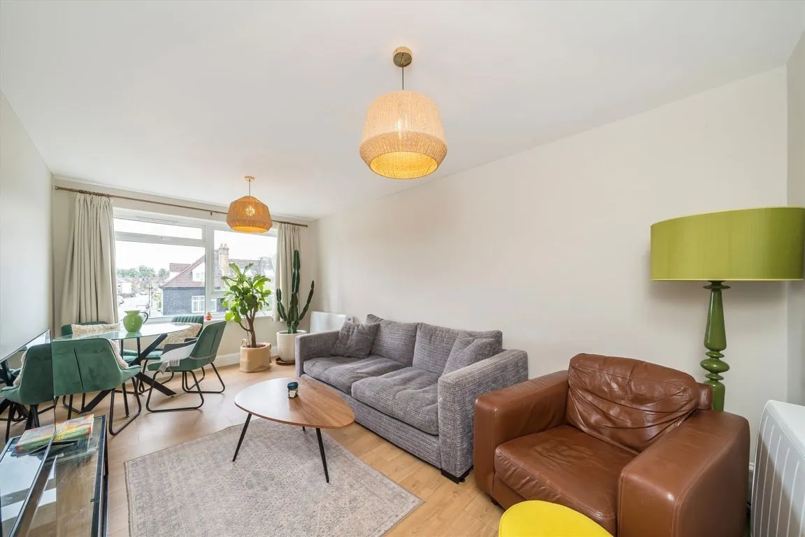 2 bed property for sale, Weir Road, SW12