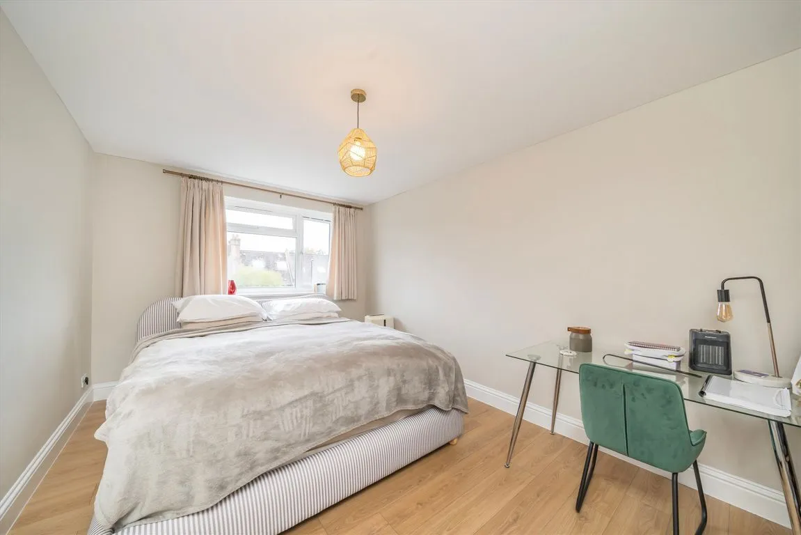 Weir Road, SW12, photo 3