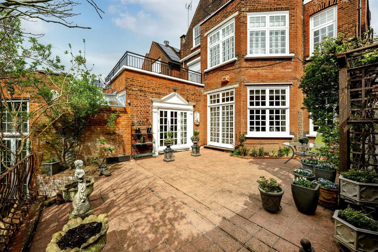 Bracknell Gardens, Hampstead, London, NW3 7EE, photo 12