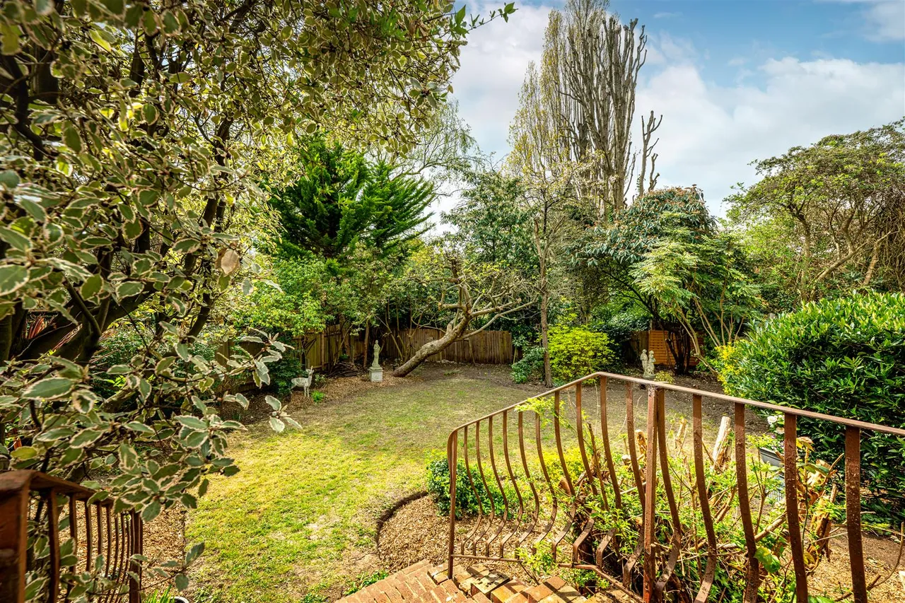 Bracknell Gardens, Hampstead, London, NW3 7EE, photo 14