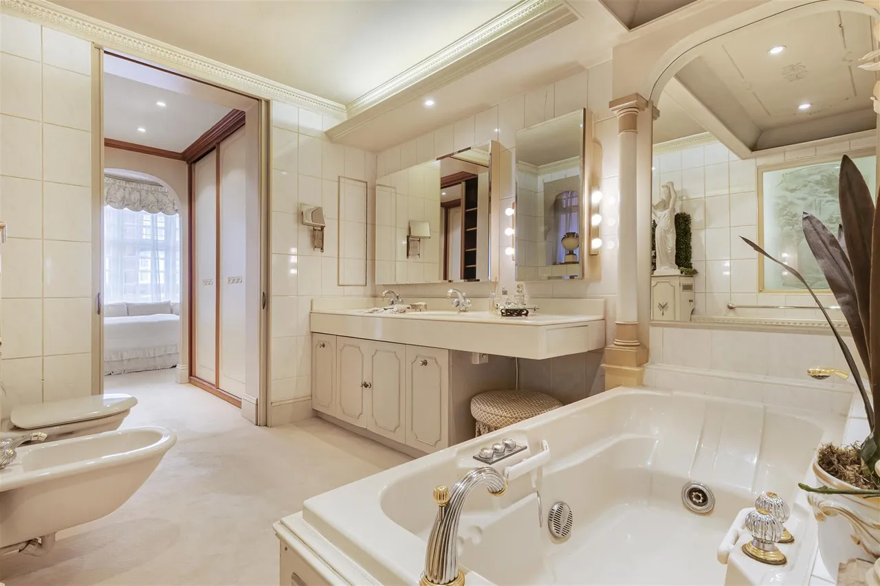 Bracknell Gardens, Hampstead, London, NW3 7EE, photo 11