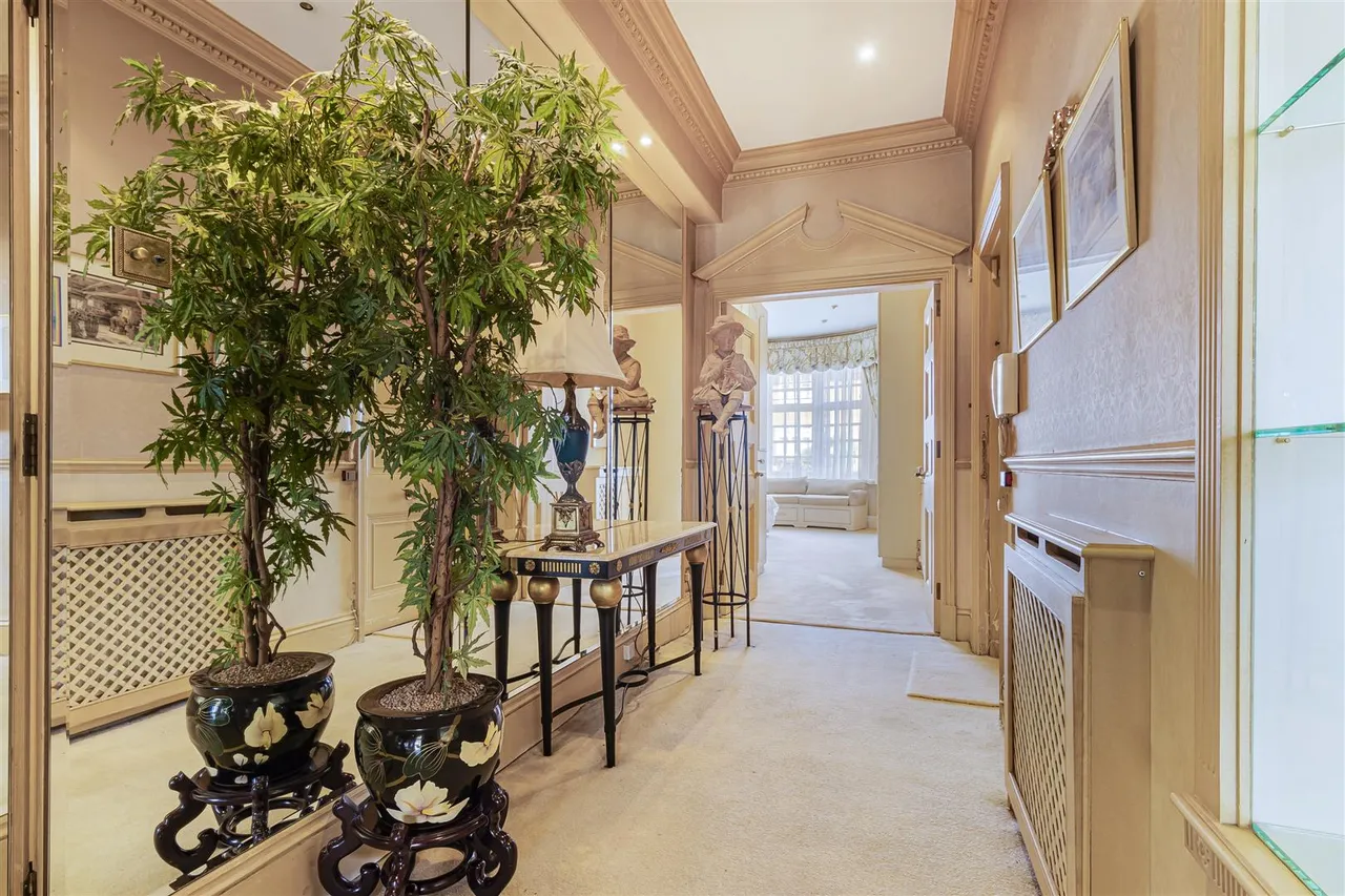 Bracknell Gardens, Hampstead, London, NW3 7EE, photo 5