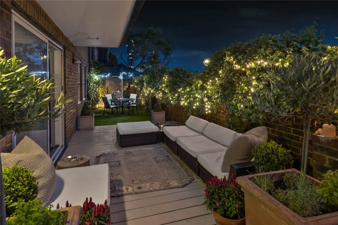 Paveley Drive, London, SW11, photo 12
