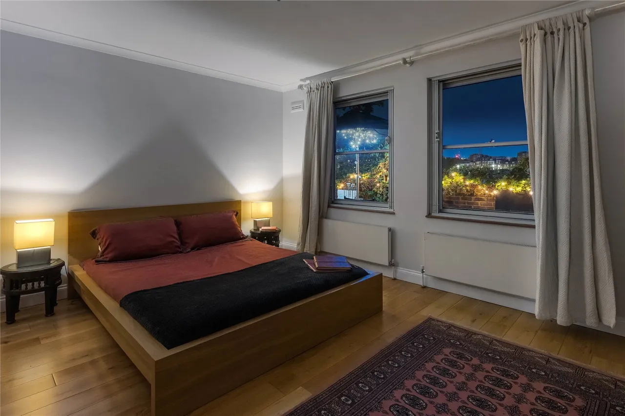 Paveley Drive, London, SW11, photo 2