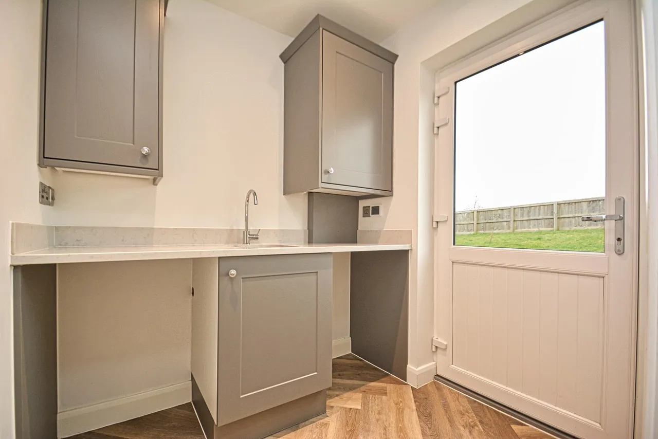 Mission Hut Mews, Holme Marsh, HR5, photo 4