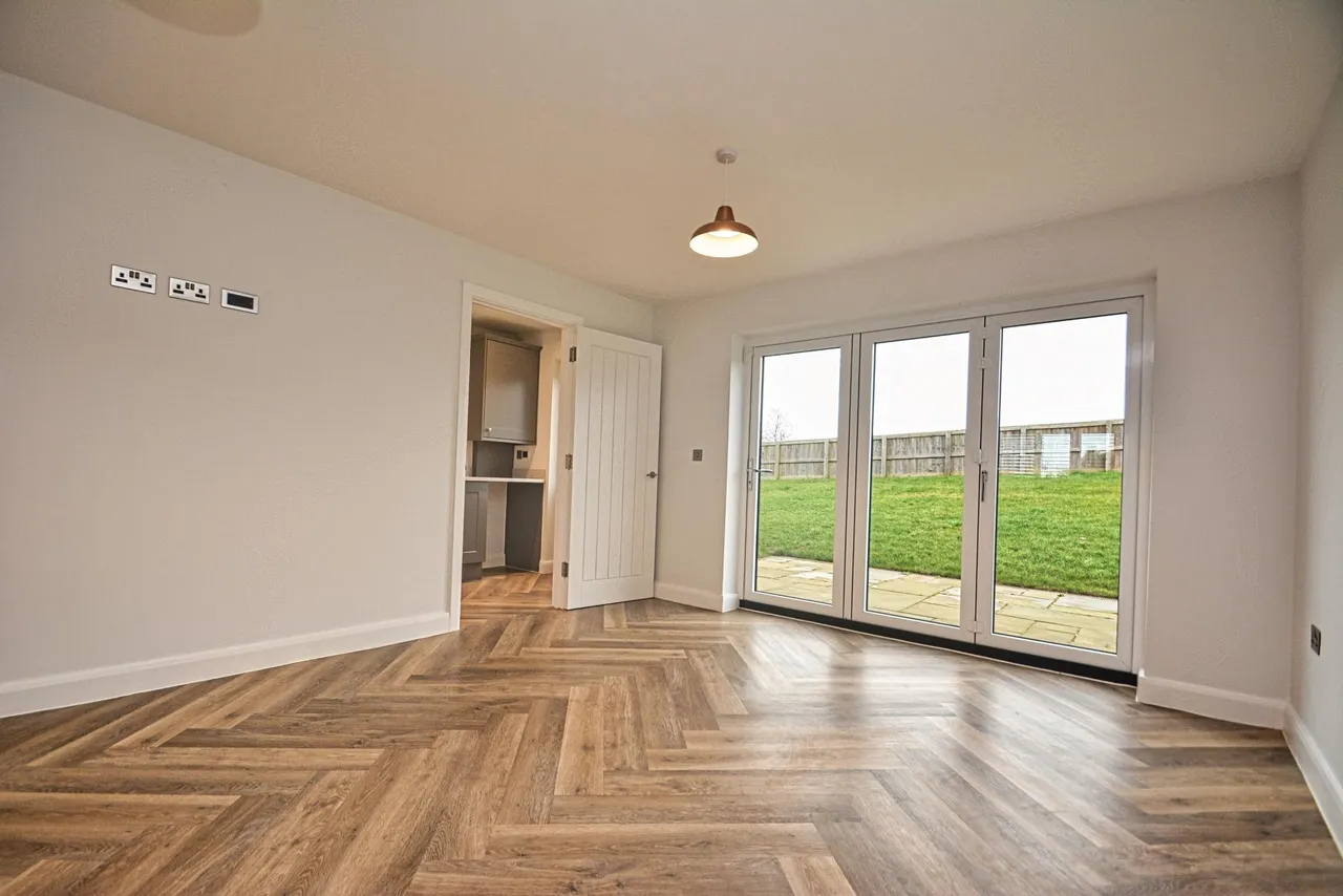 Mission Hut Mews, Holme Marsh, HR5, photo 5