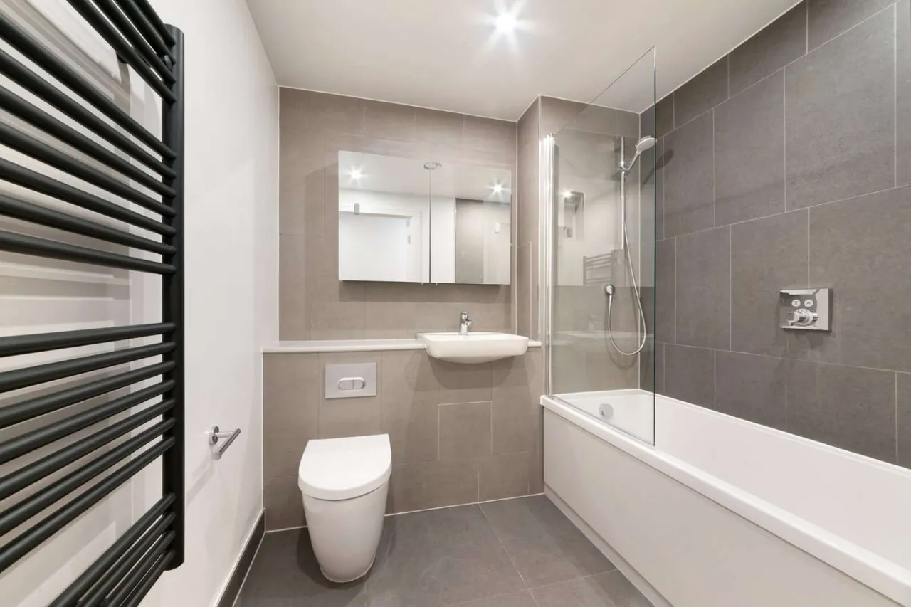 Plaistow Road, London, E13, photo 5