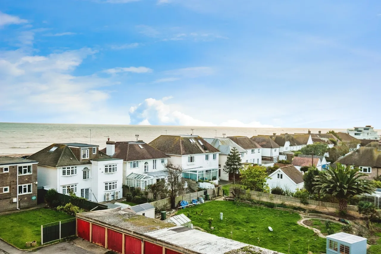 Grand Avenue, Worthing, BN11, photo 10