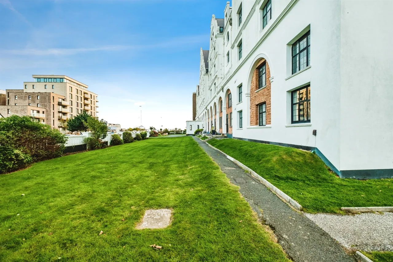Grand Avenue, Worthing, BN11, photo 9