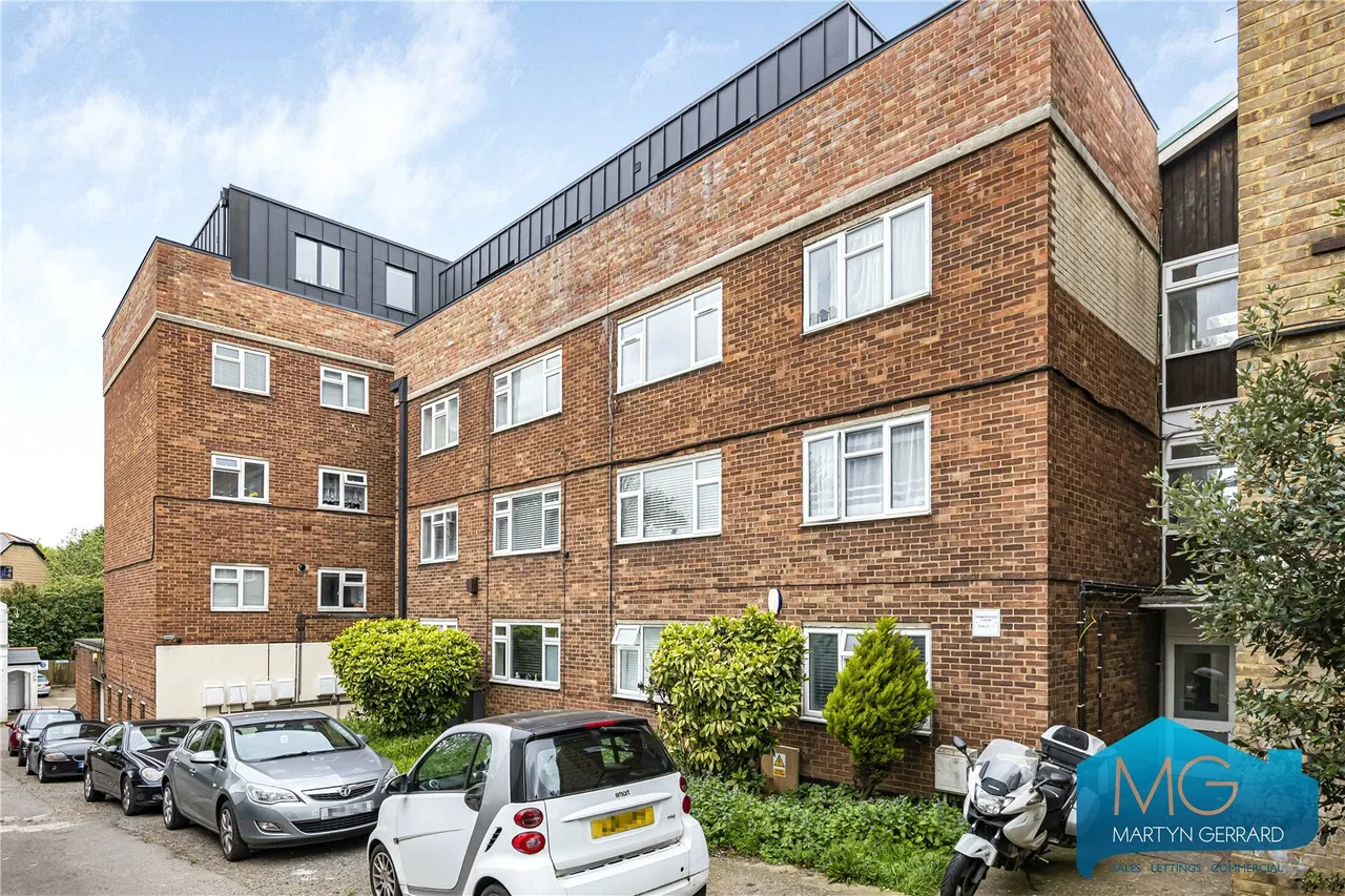 Colney Hatch Lane, London, N10, photo 5