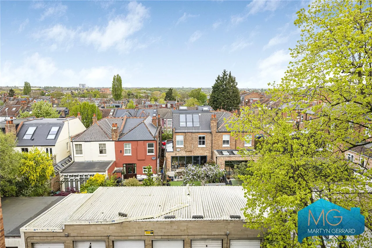 Colney Hatch Lane, London, N10, photo 11