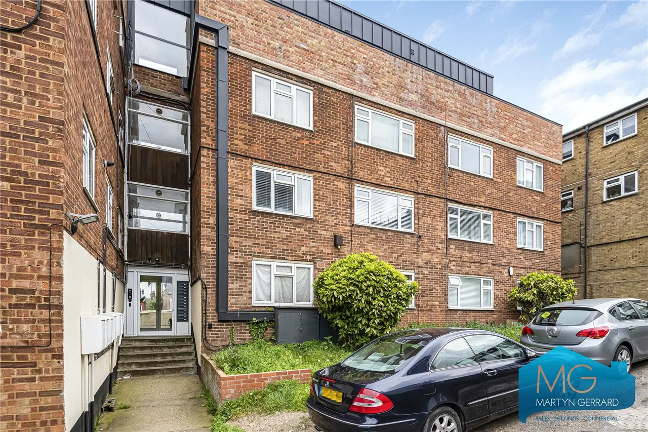 Colney Hatch Lane, London, N10, photo 14
