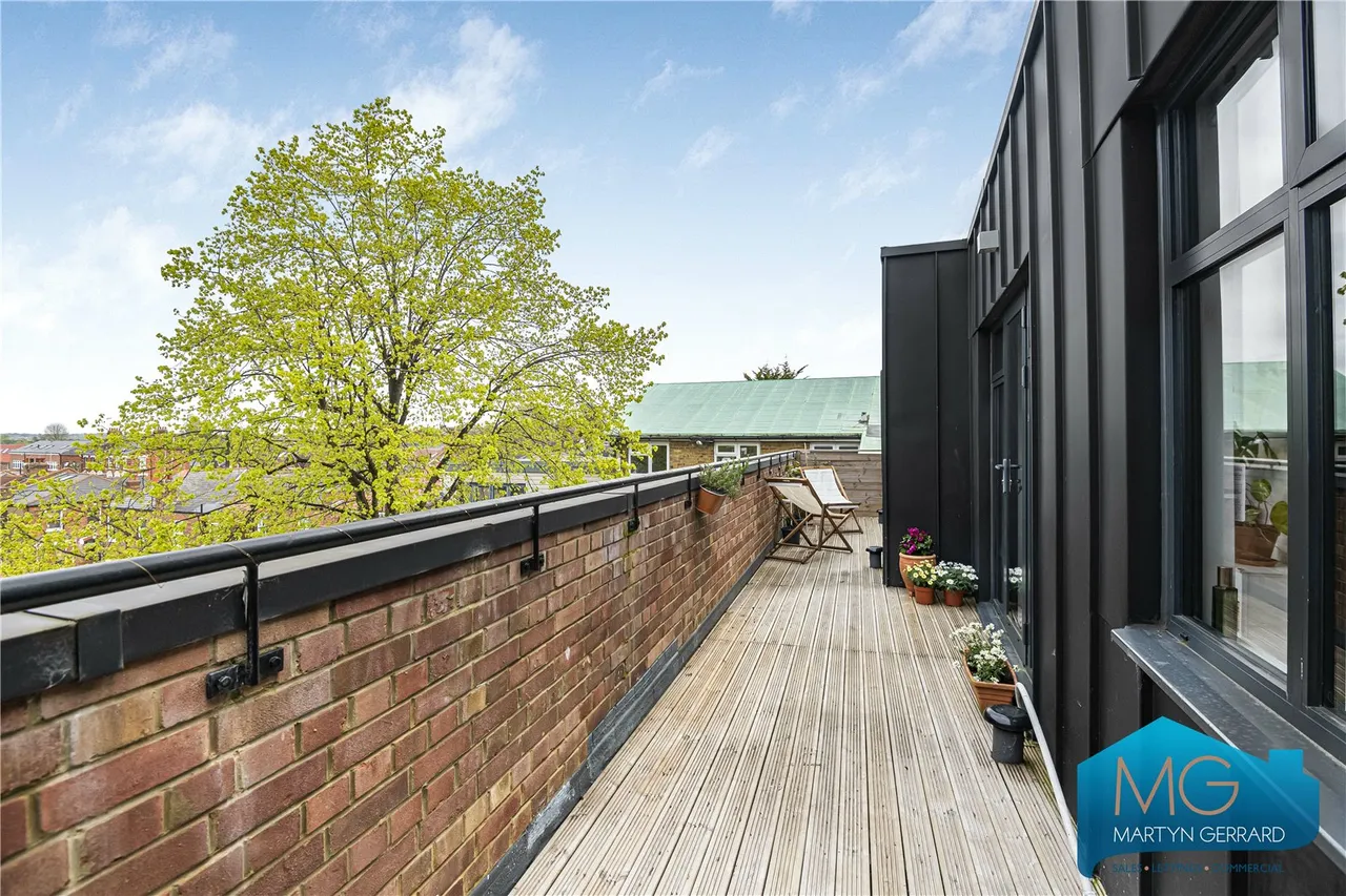 Colney Hatch Lane, London, N10, photo 10