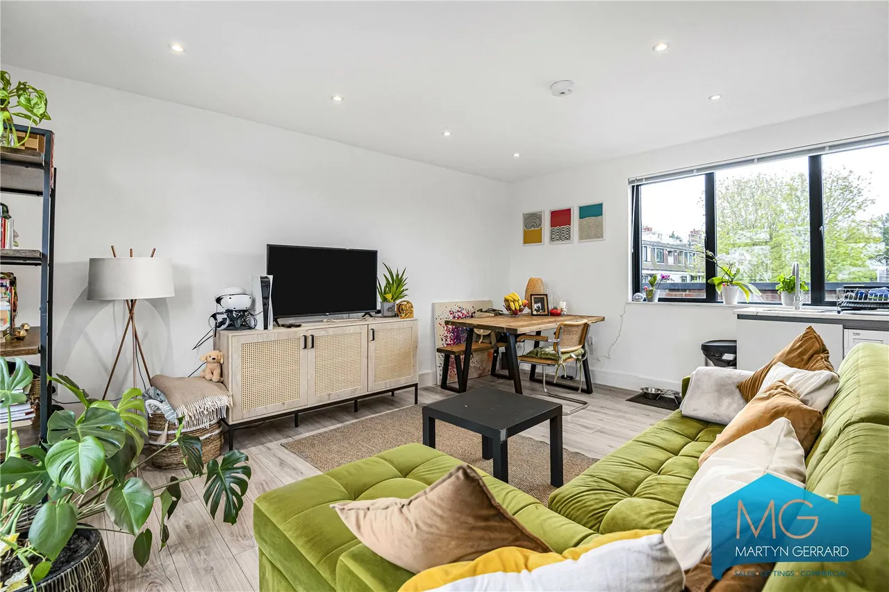 1 bed flat for sale, Colney Hatch Lane, London, N10