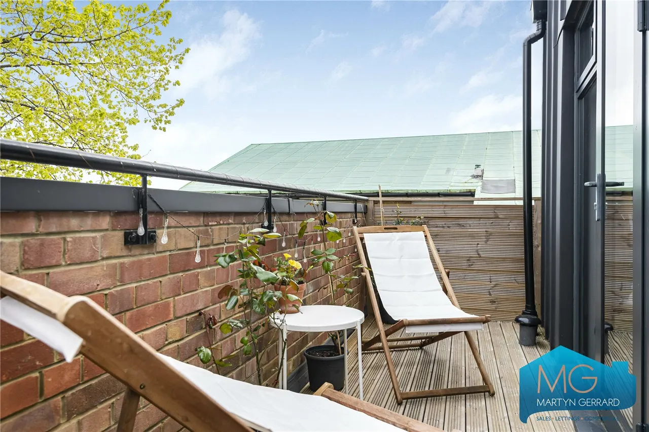 Colney Hatch Lane, London, N10, photo 13