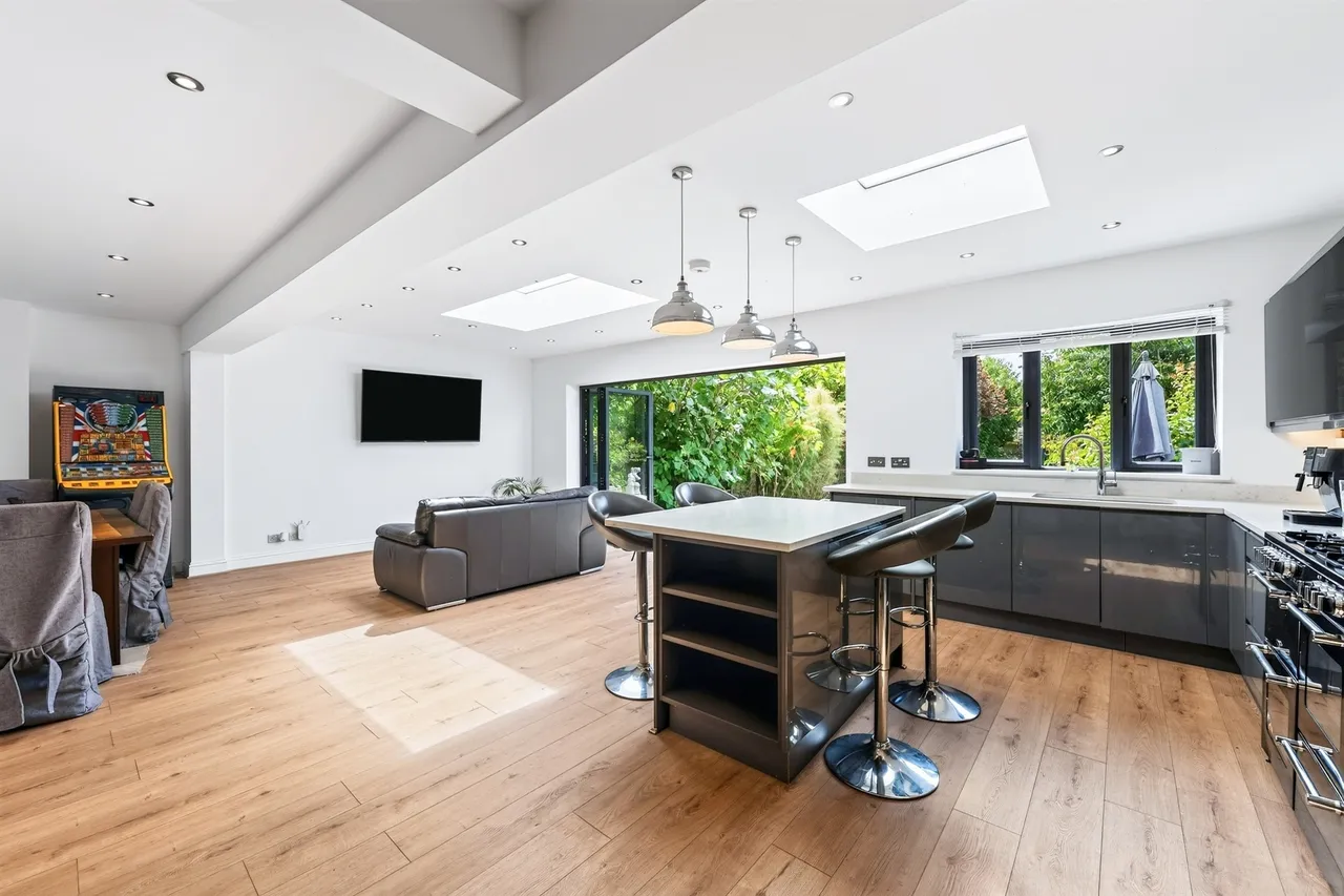 Lavender Avenue, Worcester Park, KT4, photo 14