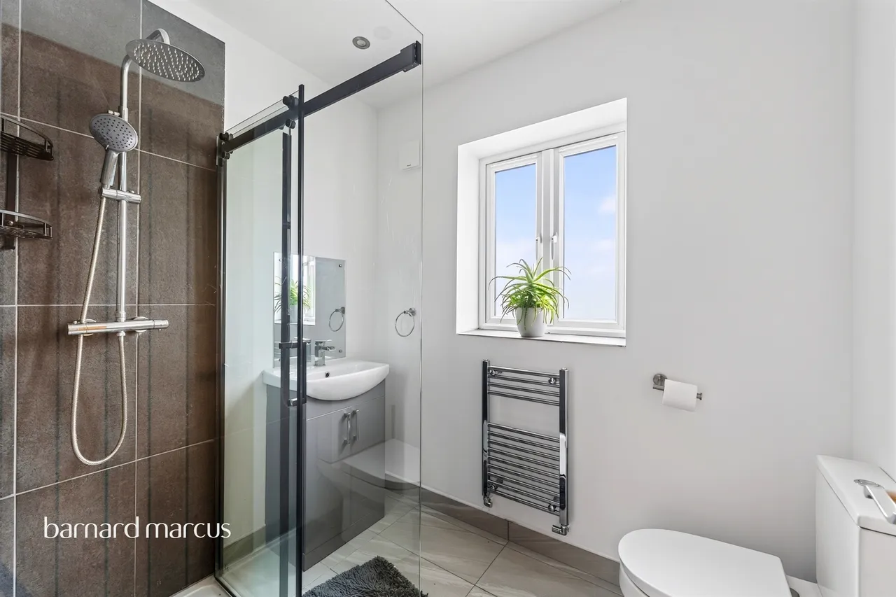 Lavender Avenue, Worcester Park, KT4, photo 22