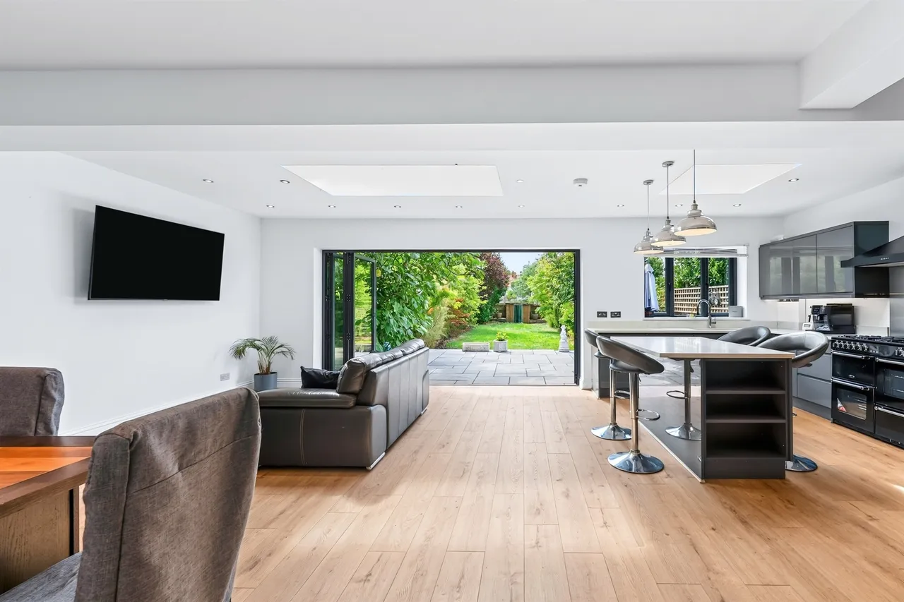 Lavender Avenue, Worcester Park, KT4, photo 13