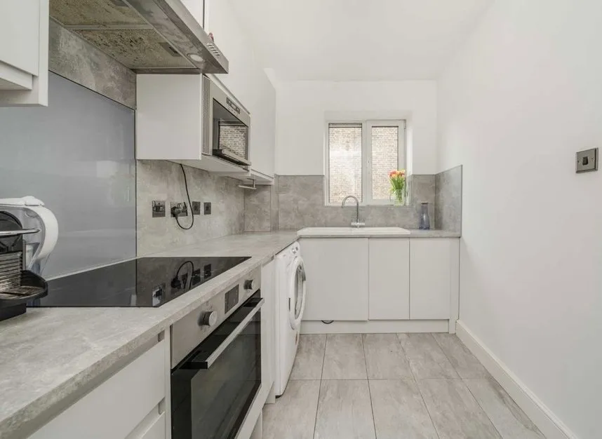 Silver Crescent, Chiswick, W4, photo 3