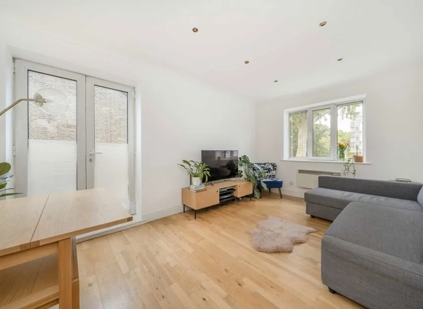 Silver Crescent, Chiswick, W4, photo 2