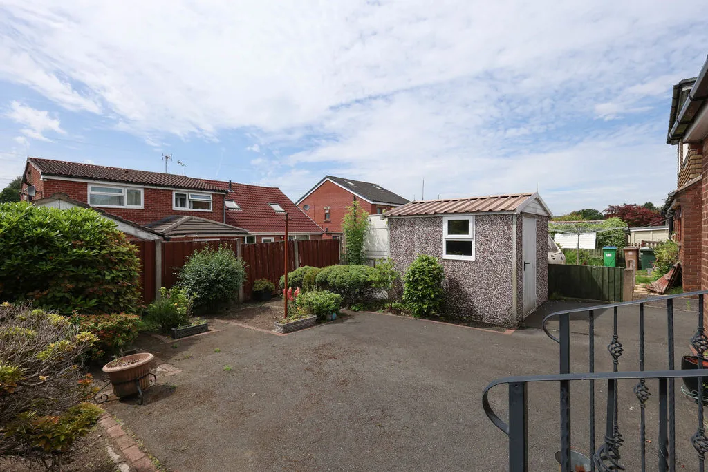 Marland Hill Road, Rochdale OL11 4PQ, photo 15
