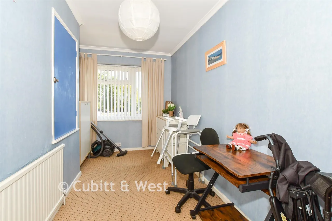 Covert Close, Crawley, RH10, photo 11
